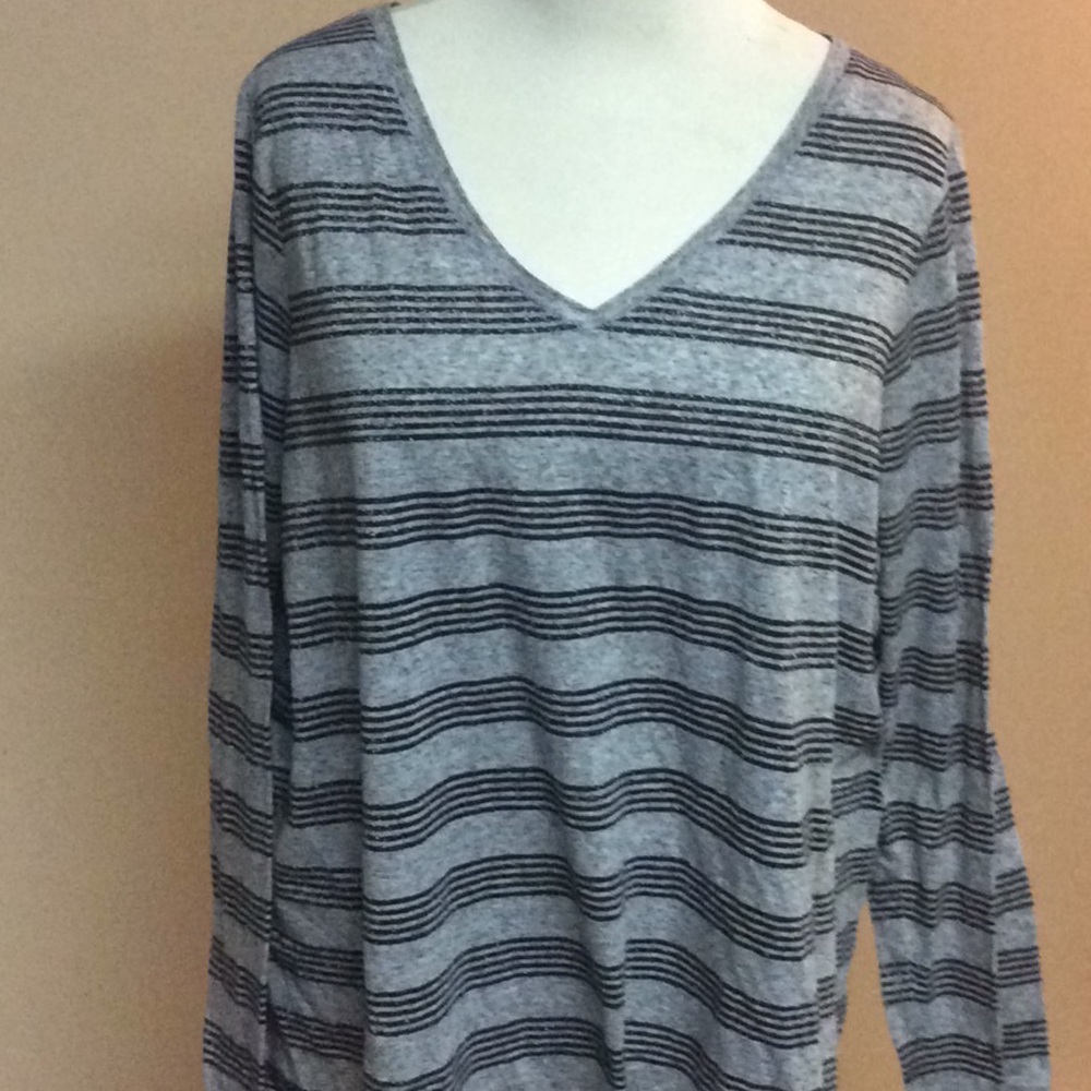 Lane Bryant size 22/24 grey and black V-neck longed sleeved top.